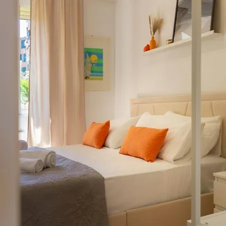 Domus Pompei - 10' A Piedi Da San Giovanni - Ac, Smart & Wi-fi Apartament *